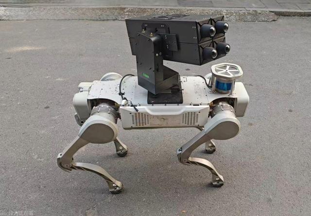 国产机器狗再进化装上微型导弹 战场新利器引发关注