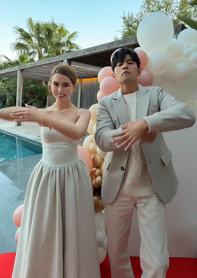 昆凌周杰伦结婚十周年 合跳手势舞 甜蜜庆祝引关注