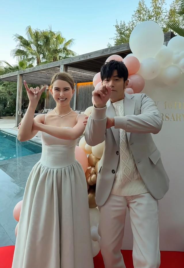 昆凌周杰伦结婚十周年 合跳手势舞 甜蜜庆祝引关注