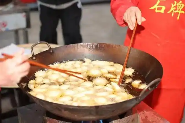 刘德华卖货_刘德华逛街_刘德华又要到超市上班了