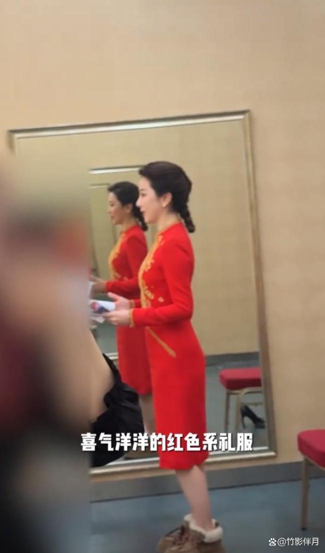 李思思离开央视后首接商演 引发网友热议