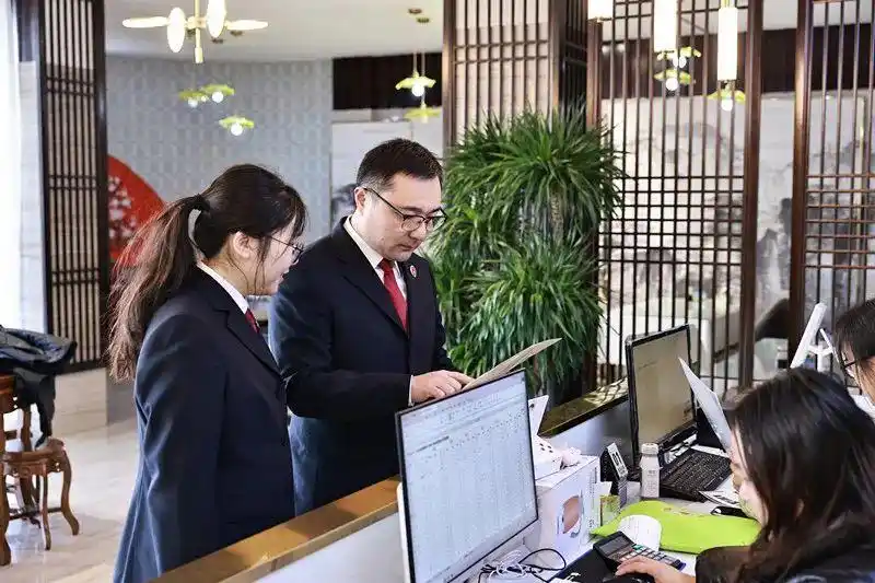 人事总监安排父母吃8年空饷_央企吃空饷_吃空饷的人