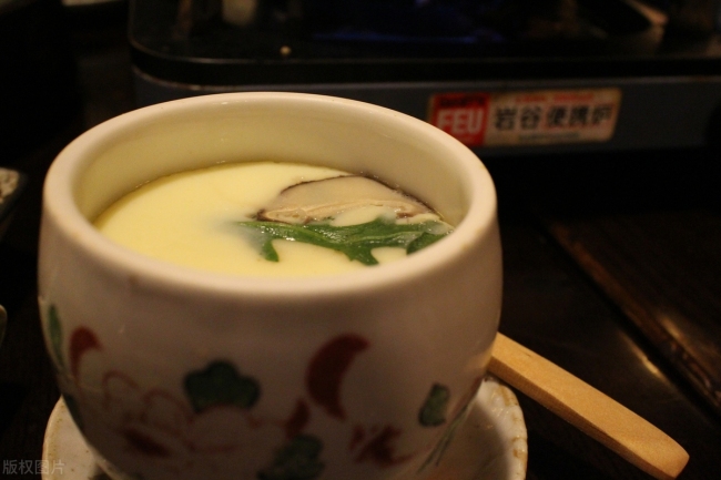 外国人开始学做蒸蛋 中餐魅力全球传