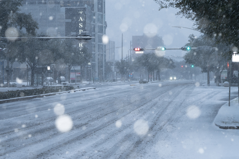风暴冬季死亡造成美国人受伤_冬季风暴席卷美国多地_冬季风暴在美国已造成至少9人死亡