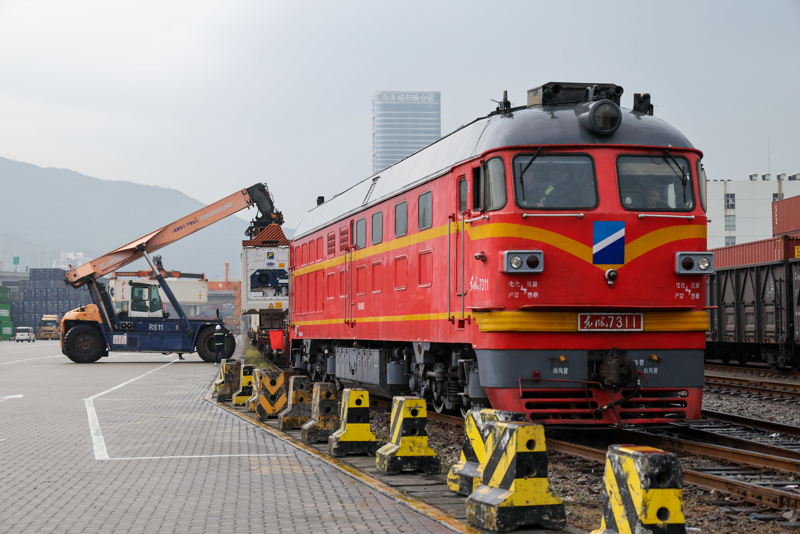 风暴冬季死亡造成美国人受伤_冬季风暴席卷美国多地_冬季风暴在美国已造成至少9人死亡