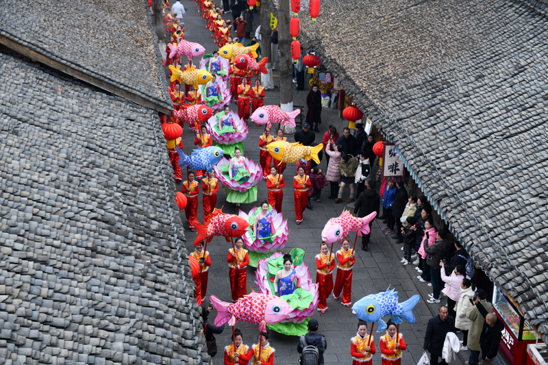 冬季风暴席卷美国多地_冬季风暴在美国已造成至少9人死亡_风暴冬季死亡造成美国人受伤