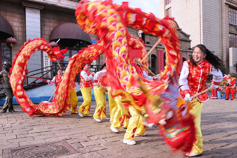 风暴冬季死亡造成美国人受伤_冬季风暴席卷美国多地_冬季风暴在美国已造成至少9人死亡