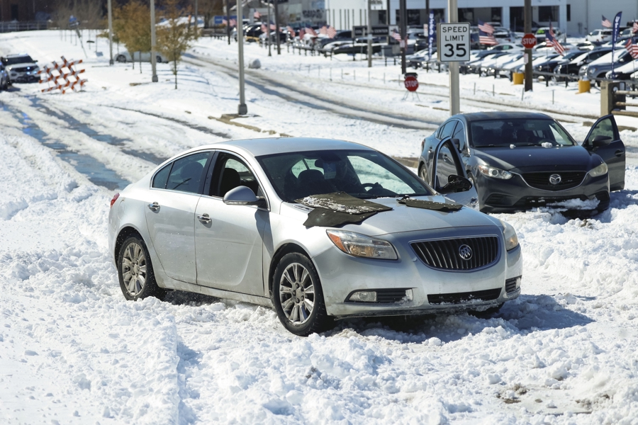 冬季风暴在美国已造成至少9人死亡_风暴冬季死亡造成美国人受伤_冬季风暴席卷美国多地