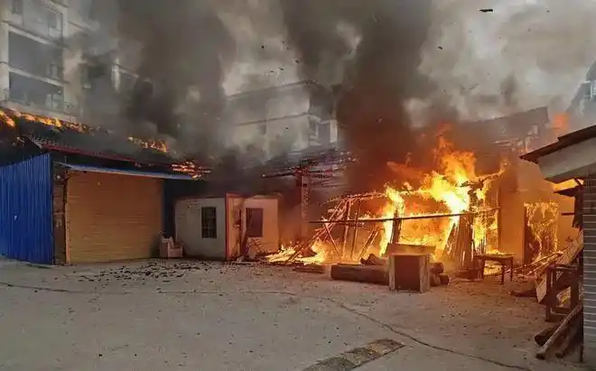 果冻害死小孩_果冻窒息死亡_广东1岁男婴吃果冻窒息身亡