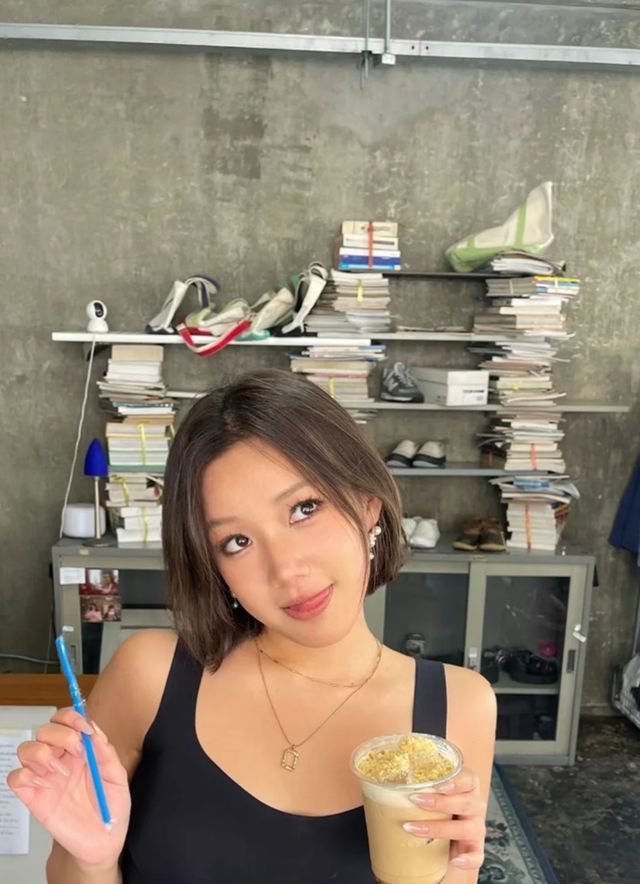 李静女儿21岁近照曝光 美丽蜕变引关注