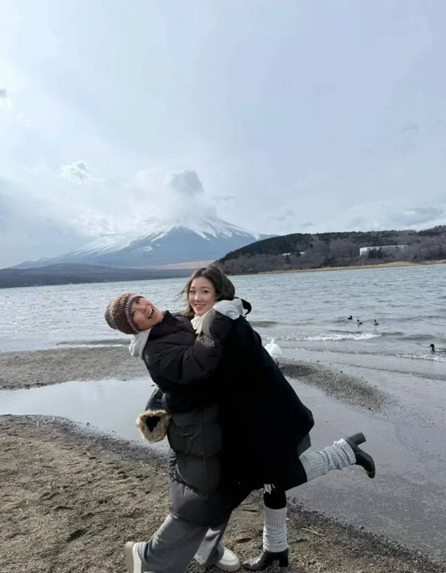 李静女儿21岁近照曝光 美丽蜕变引关注