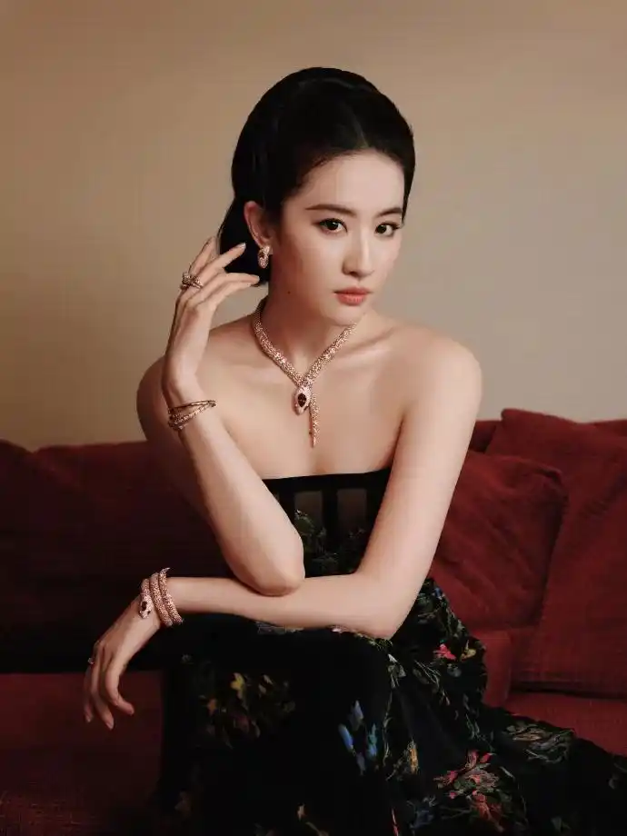 韩国网友评论刘亦菲宋承宪_刘亦菲宋承宪韩国评论_柜姐评论刘亦菲微胖被辞退