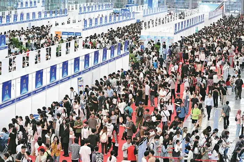 让人民过上幸福生活是国之大者_让人民过上幸福生活是头等大事_人民生活幸福例子