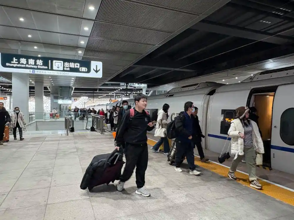 春节回家团圆_团圆回家过年_团圆归家路 春运迎高峰