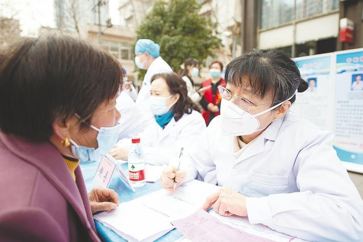 反映人民幸福生活视频_人民生活幸福例子_让人民过上幸福生活是头等大事