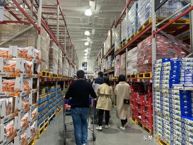 多地山姆被年货采购大军“攻陷” 消费热潮背后的现象