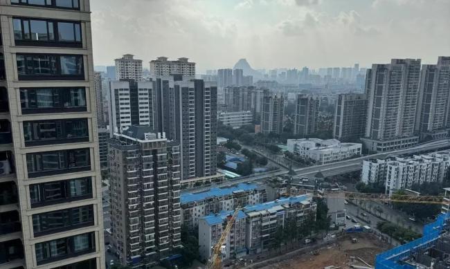 女生花一个月工资给继父送礼物答谢 感恩继父的无私付出