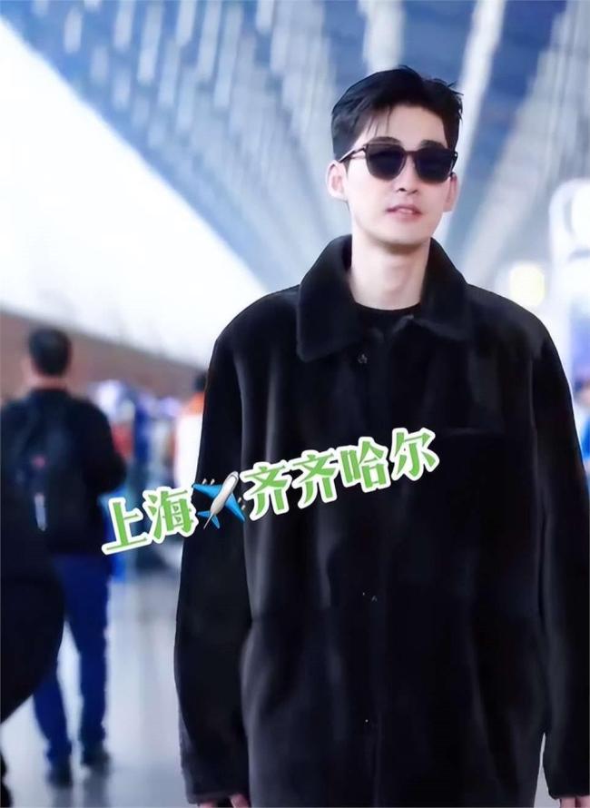 赵丽颖敲木鱼拜年太好笑 别具一格送祝福