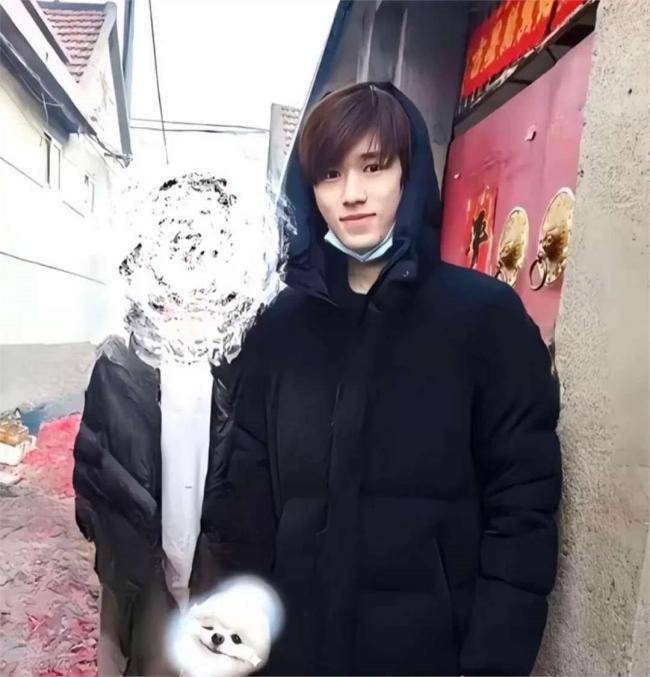 赵丽颖敲木鱼拜年太好笑 别具一格送祝福