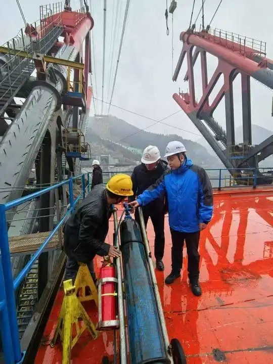 致敬者守护一线劳动节日的句子_致敬坚守一线的劳动者们_致敬守护节日的一线劳动者