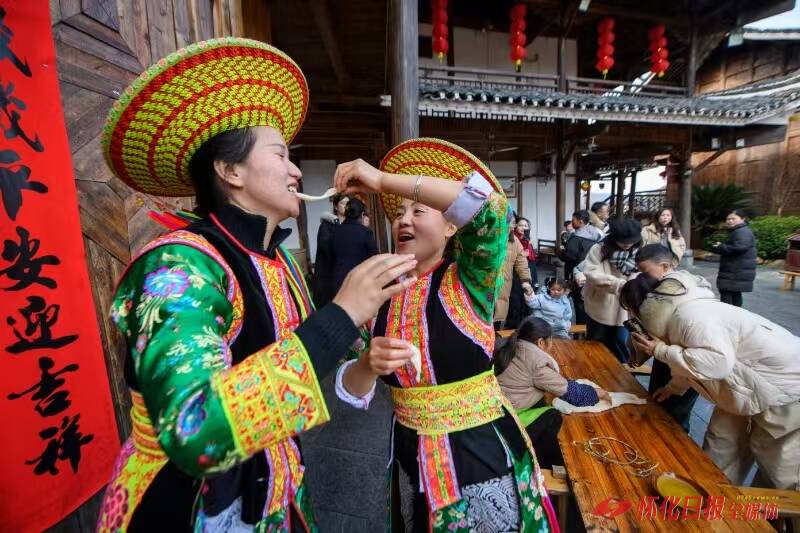 红红火火中国年歌词_红红火火中国年乌兰图雅_红红火火中国年