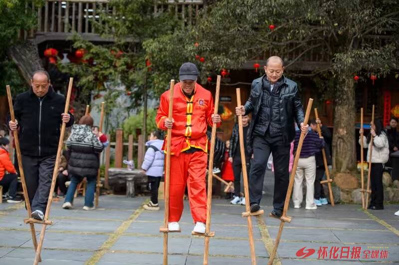 红红火火中国年乌兰图雅_红红火火中国年歌词_红红火火中国年