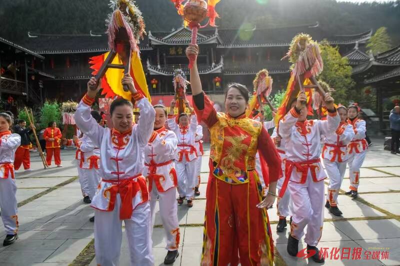 红红火火中国年歌词_红红火火中国年乌兰图雅_红红火火中国年