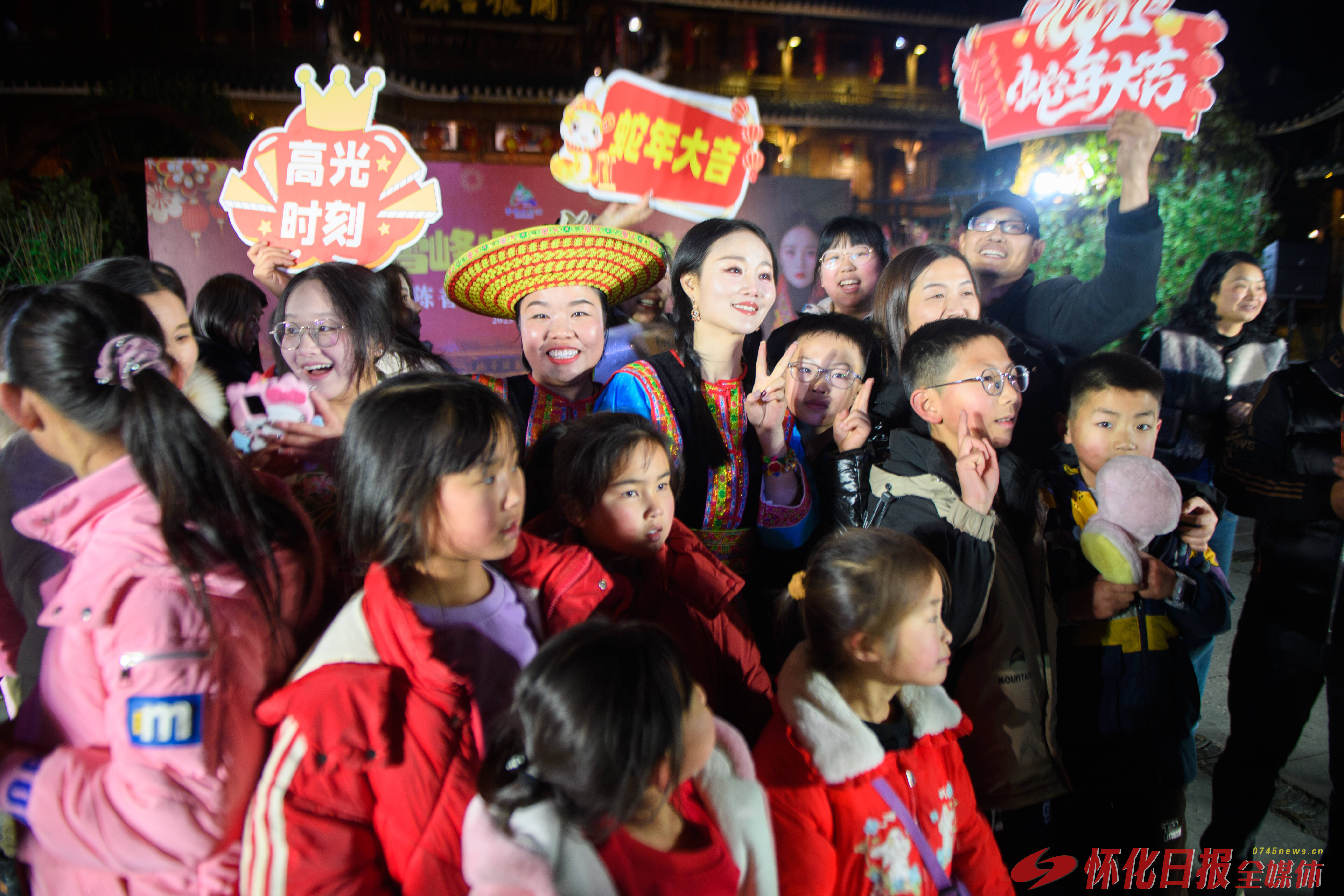 红红火火中国年乌兰图雅_红红火火中国年歌词_红红火火中国年