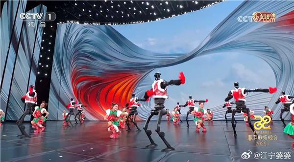 春晚里的机器人_春晚机器人失误是故意设计的彩蛋_春晚机器