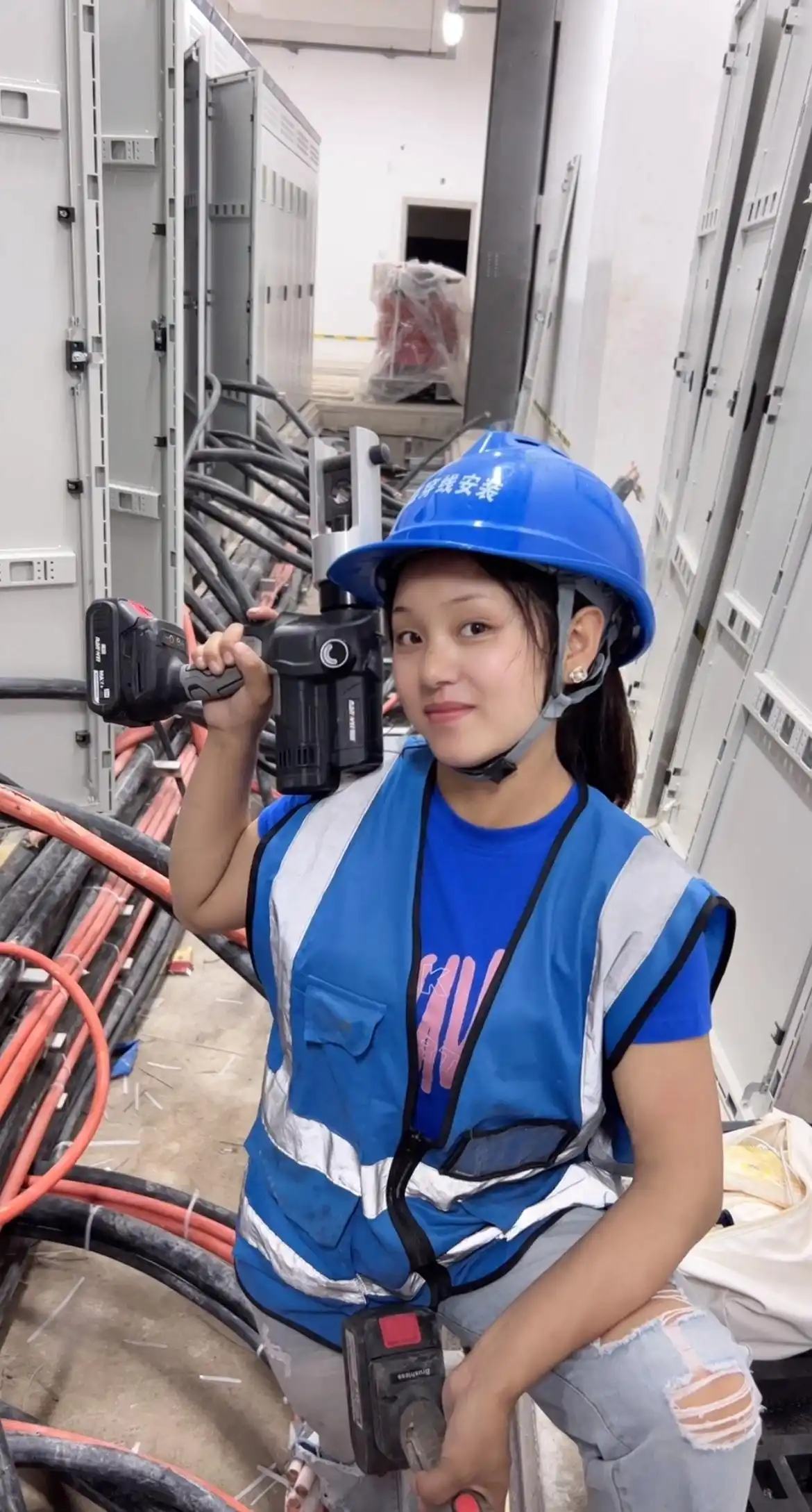 电工女生能干吗_女生电工最好的出路_25岁女孩干7年电工