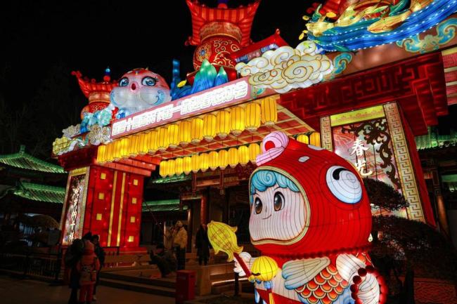 大年初一全国多地景区游客爆满