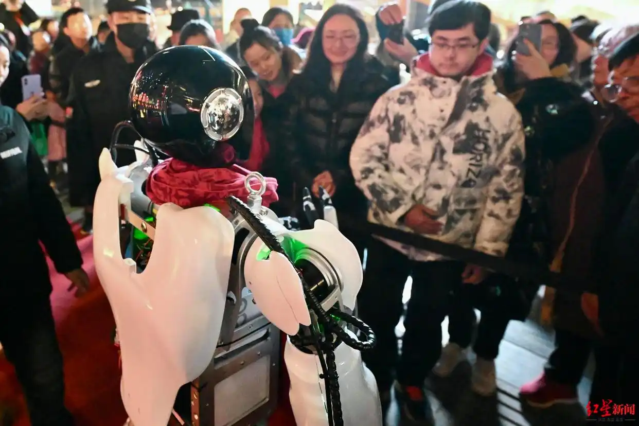 20余款“成都造”机器人除夕夜齐现_20余款“成都造”机器人除夕夜齐现_20余款“成都造”机器人除夕夜齐现