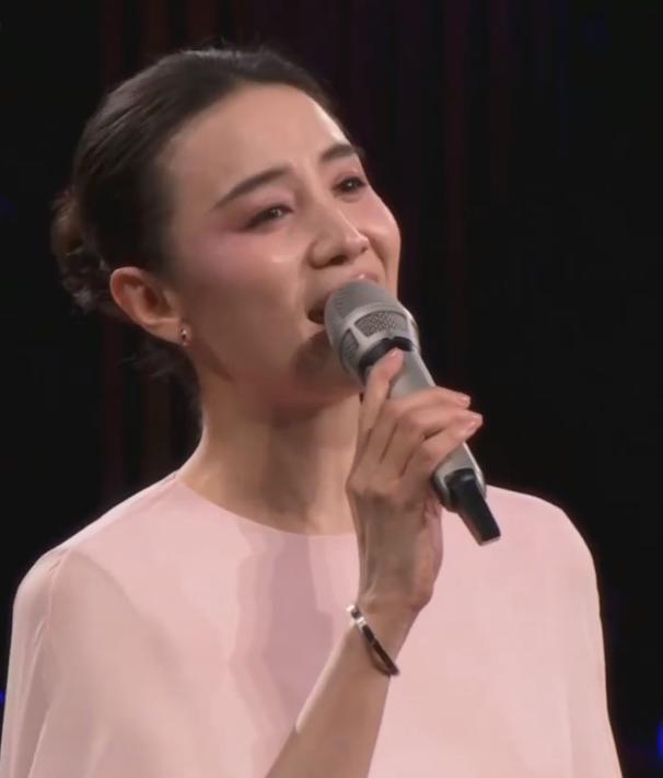 蛇年春晚四美最大53岁最小41岁 颜值大考谁能胜出？