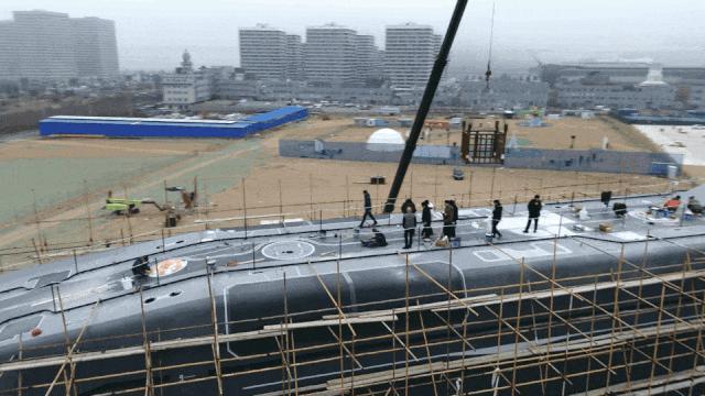 真潜艇兵看电影蛟龙行动 展现深海对决