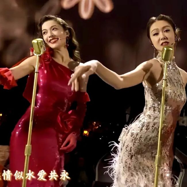 43岁薛凯琪在春晚一扭出圈 毁经典还是送祝福？