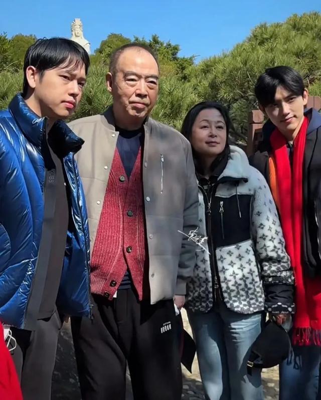 陈凯歌俩儿子颜值差距引热议 大儿子罕见露面