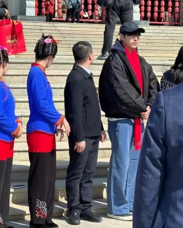 陈凯歌俩儿子颜值差距引热议 大儿子罕见露面