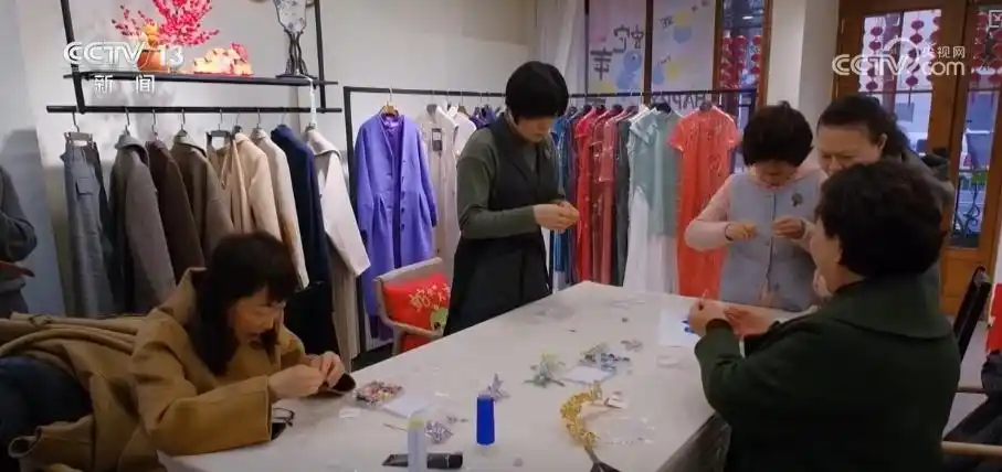 当蛇年新春遇上“两新”扩围_喜羊羊与灰太狼之蛇年新春贺岁_新年遇到蛇怎么解释