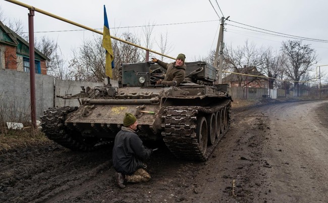 专家:俄军突袭乌军最大据点东大门 牵制乌军主力行动