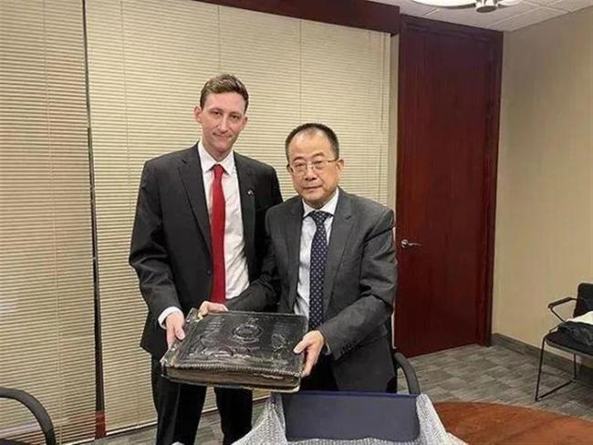 埃文凯尔哭着告别中国3月还来 难忘旅程改变一生