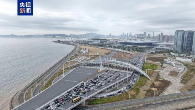 港珠澳大桥春节“爆单”