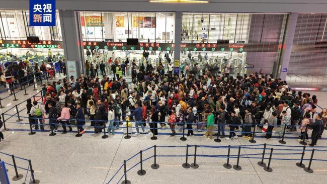 港珠澳大桥春节“爆单” 跨境出行创新高