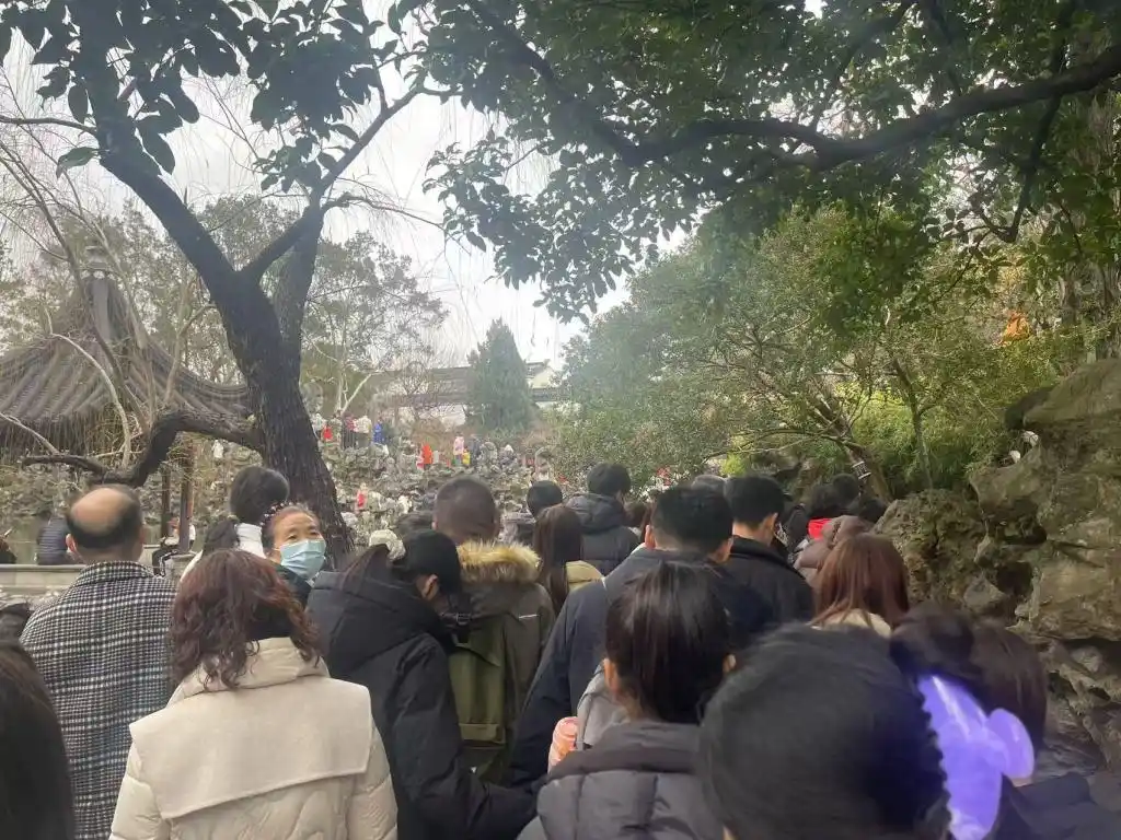 旅游景点拥堵_景点拥堵图片_热门旅游景点仍在“堵人”