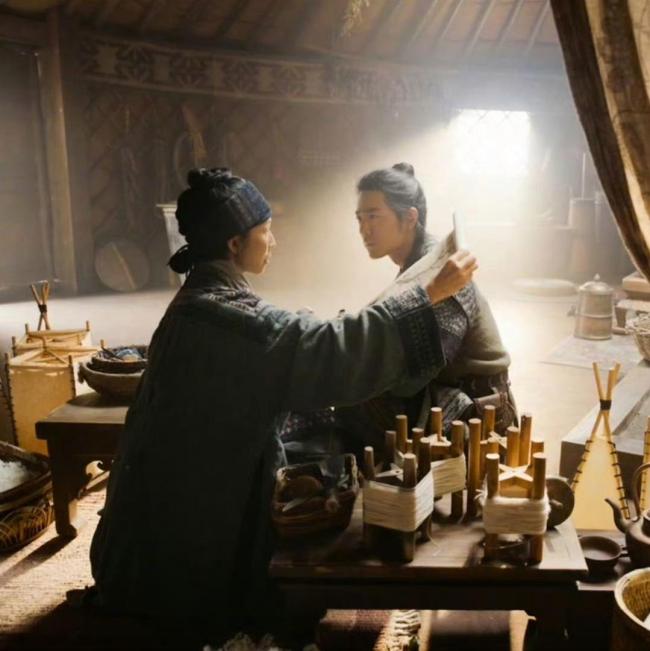 肖战回复蔡少芬 憨态互动引热议