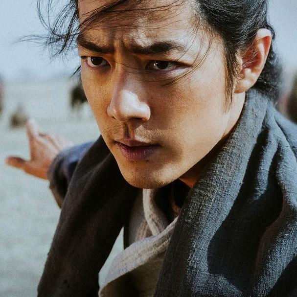 肖战回复蔡少芬 憨态互动引热议