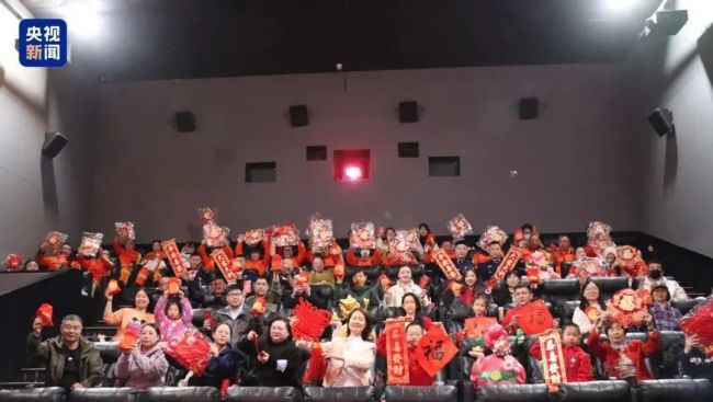 在电影院找到了春运的感觉 大银幕赏春晚年味浓