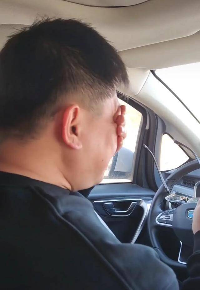 男子带妻女返程 开车离家一公里泪奔 难以割舍的亲情牵挂