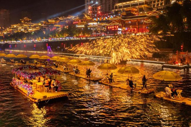 过年看百度独家非遗打铁花