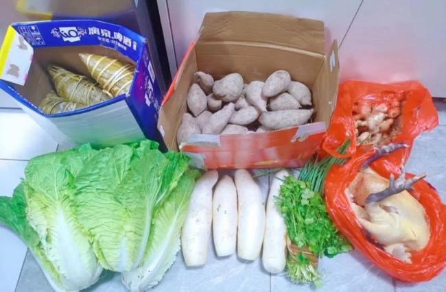 开个集装箱回去也会被塞满 家人的爱太满