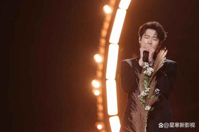 白宇魏大勋同游三亚 男神同框引热议